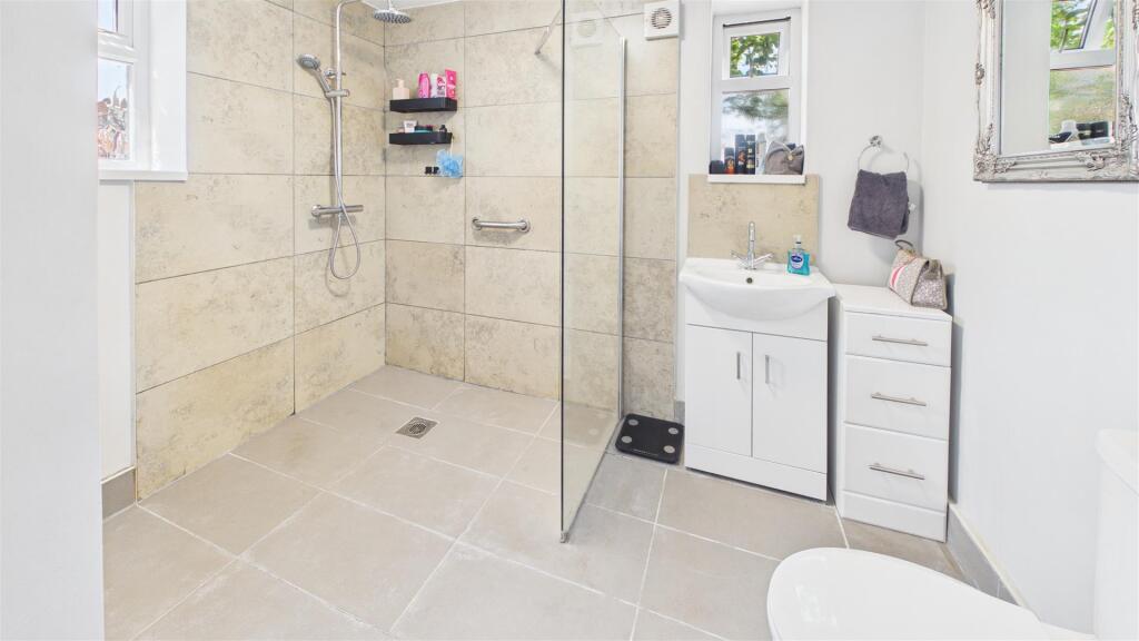 House in Dudley, West Midlands - View 5