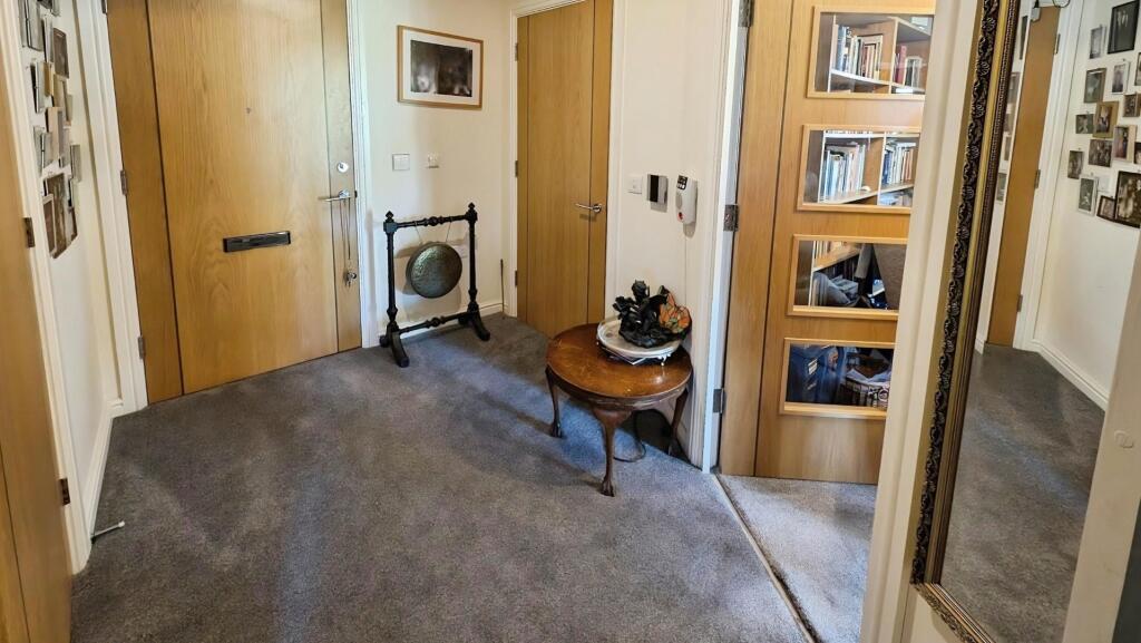 Blue Cedar Close, Yate, Bristol photo 2