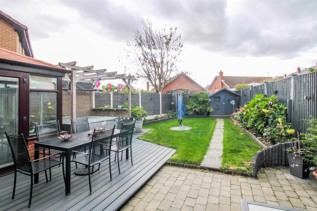 House in Wakefield - View 4