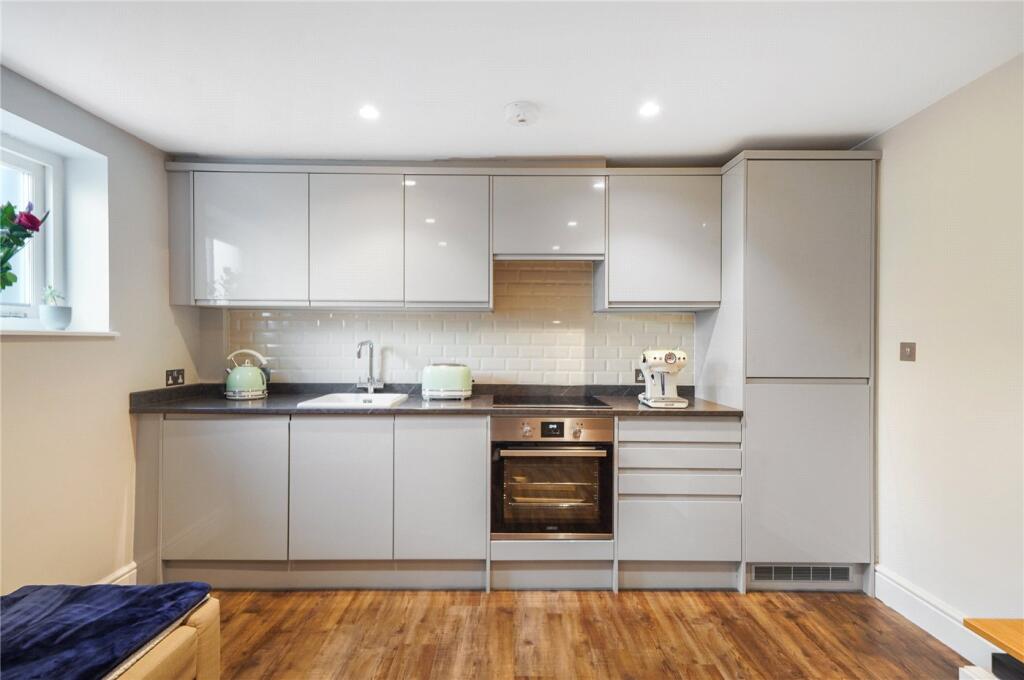 Apartment in London - More