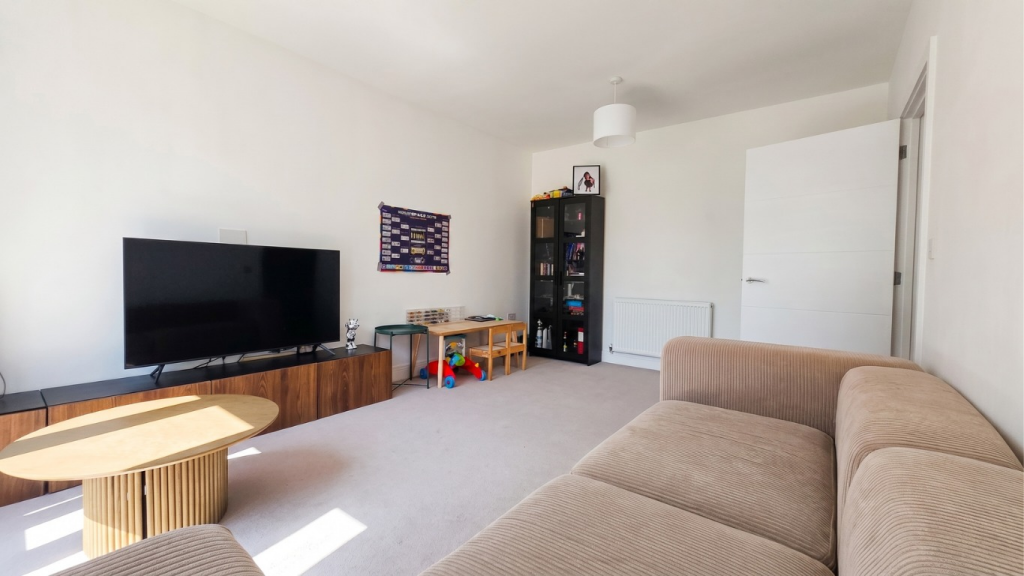 House in Crowthorne, Buckler's Park, Bracknell Forest - View 4