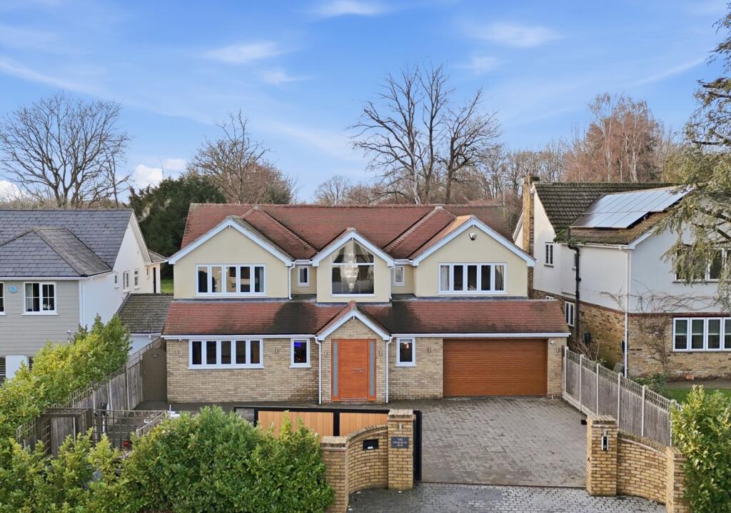 Main image of property: Hanging Hill Lane, Hutton, CM13