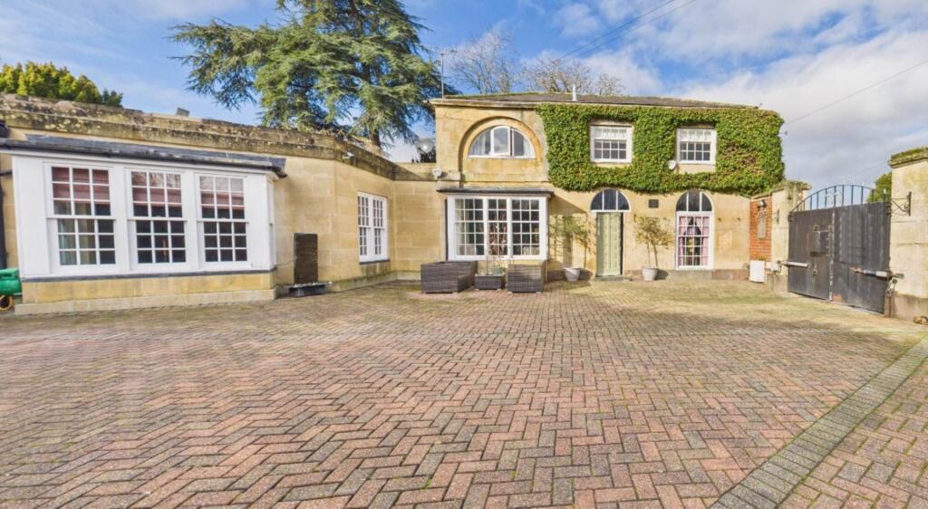 Main image of property: Englefield Road, Theale - Walk to the shops &  train station to London