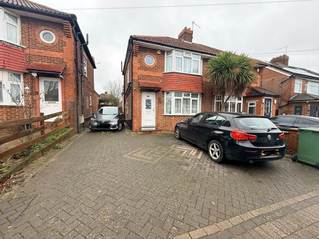 Main image of property: Broomgrove Gardens, Edgware, Middlesex, HA8