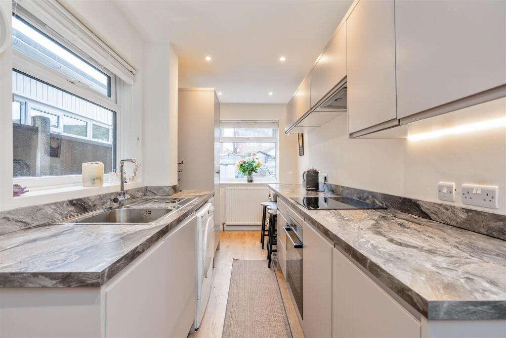 House in Solihull, Ulverley Green - View 5