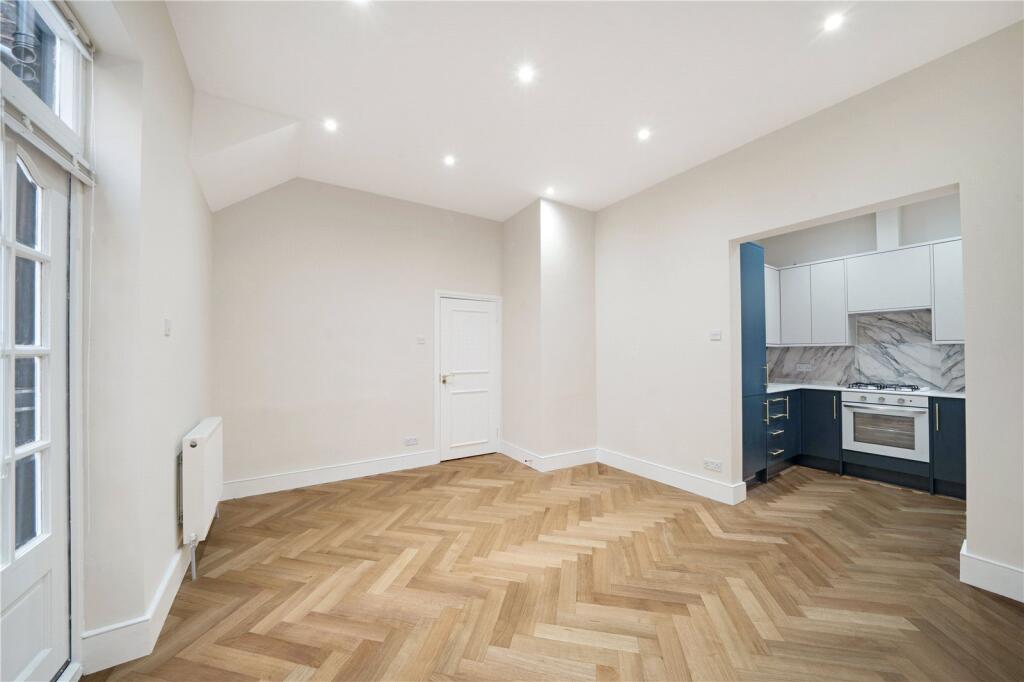 3-bed flat on Cricklewood Lane, Willesden Green, NW2, £550,000