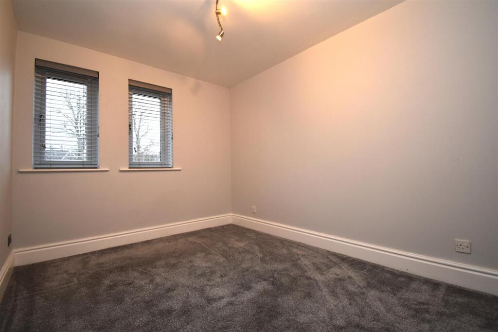 Apartment in Penrith, New Streets - View 4