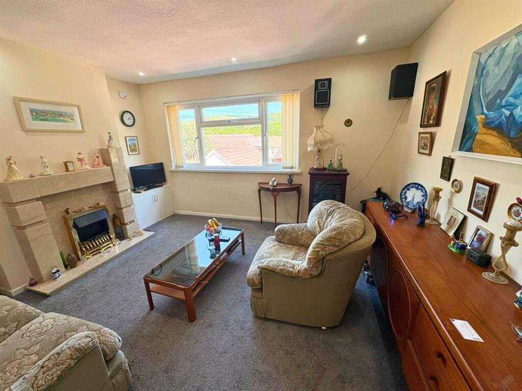 Apartment in Cardiff, Maesteg - More