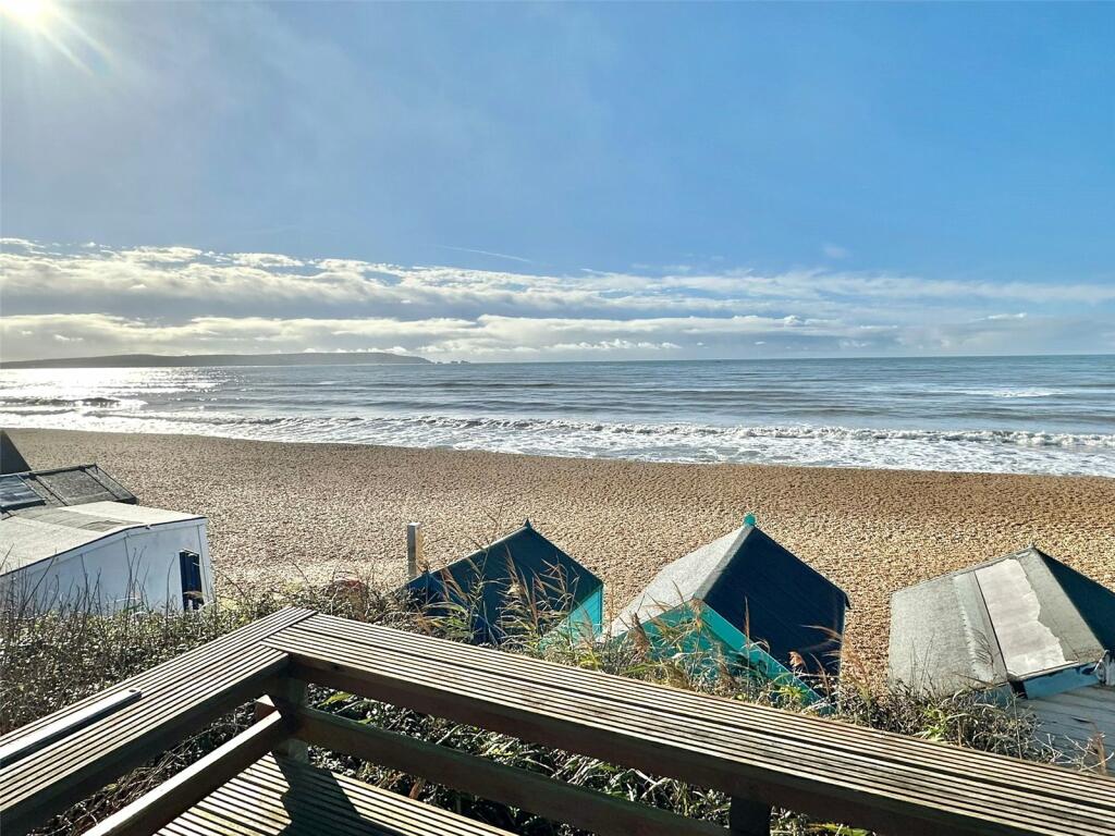 Beach Hut 17, Cliff Road, Milford-On-Sea, Hampshire, SO41 - View 4