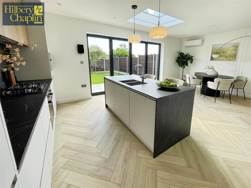 Burland Road, Romford, Essex, RM5 photo 4