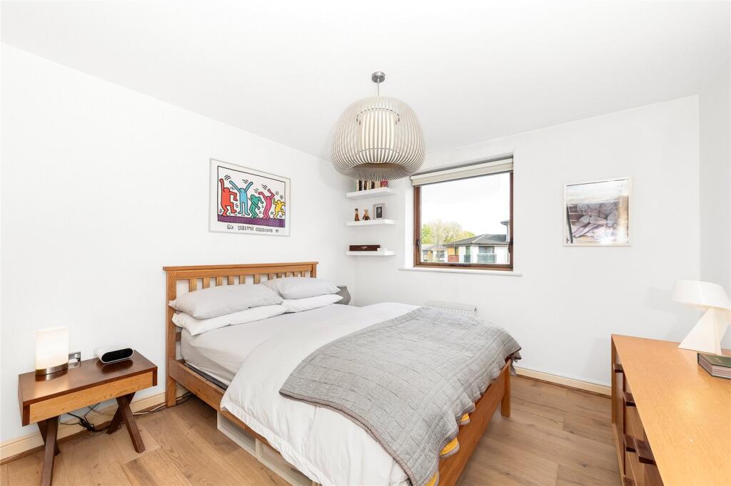Apartment in Croydon - More