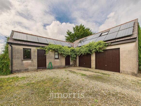 Double Garage/Workshop