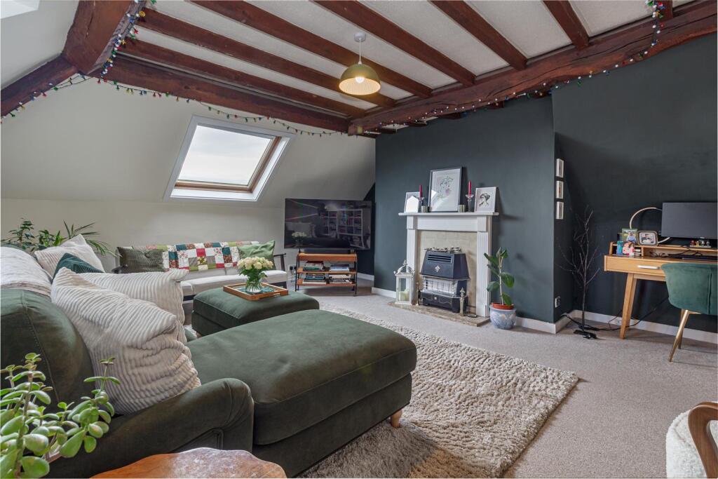 Apartment in Worcester, Worcestershire - View 4