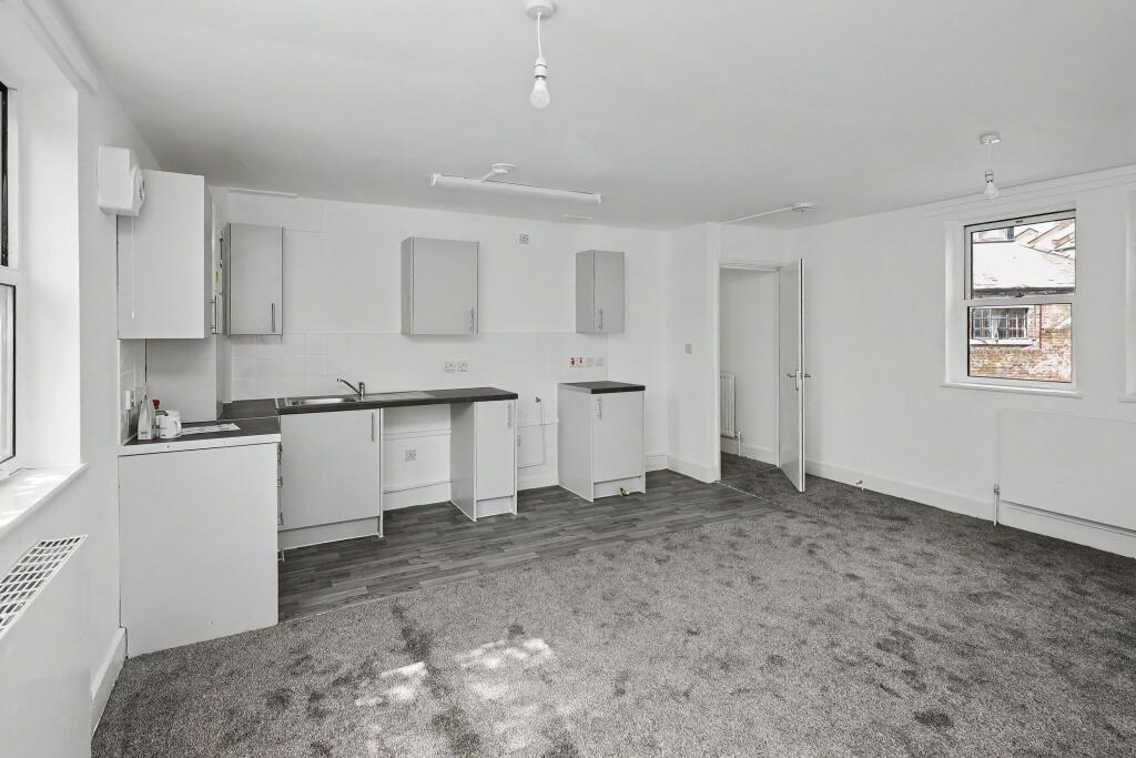 Apartment in London - View 5