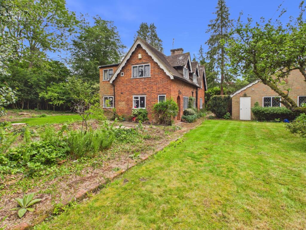 Main image of property: South Park Crescent, Gerrards Cross, Buckinghamshire, SL9
