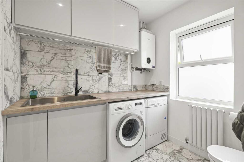 House in Milton Keynes, Monkston, Kents Hill, Monkston and Brinklow - View 5
