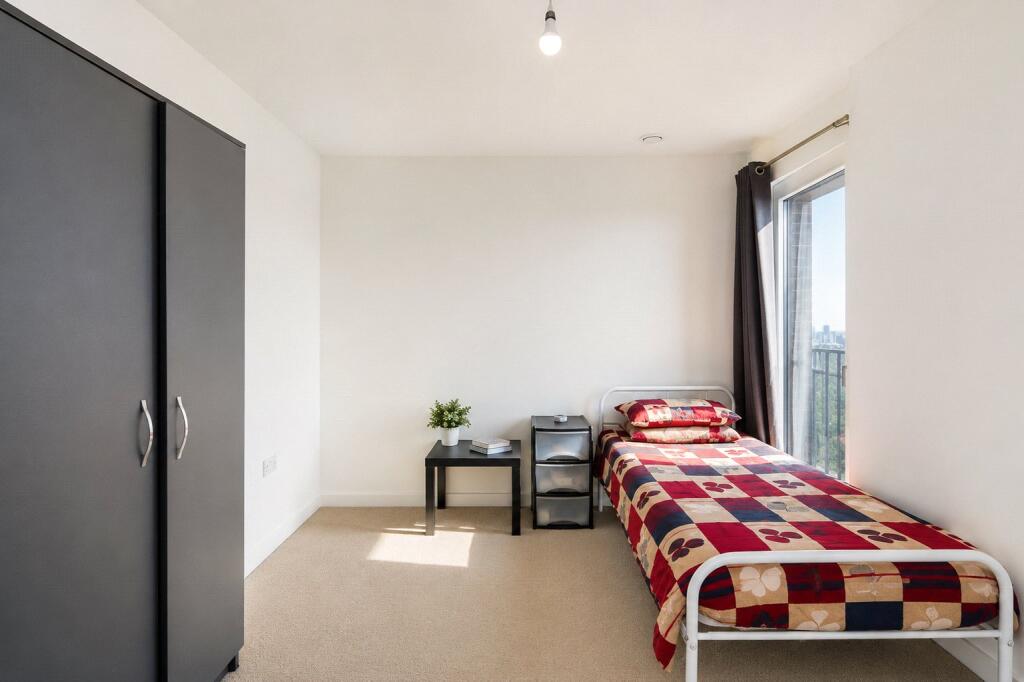 Ron Leighton Way, East Ham, London, E6 photo 4