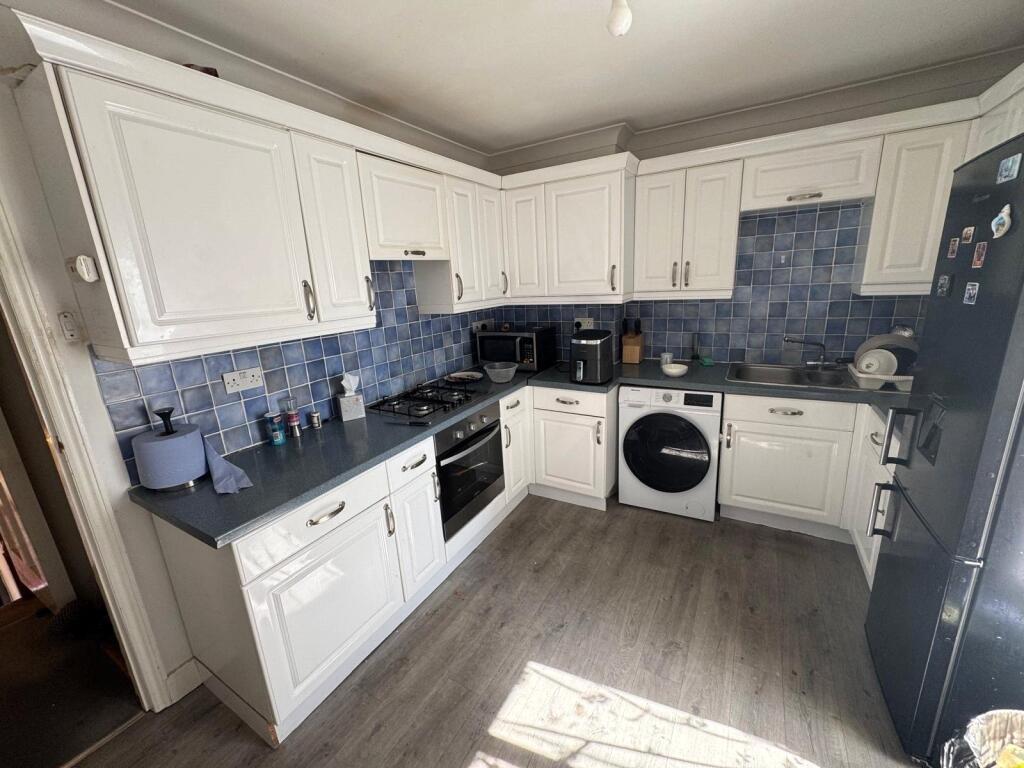 Apartment in Runnymede, Englefield Green - View 4
