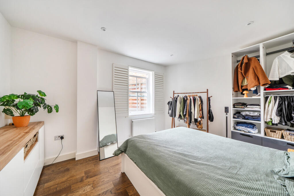 Apartment in London, Queen's Park - View 3