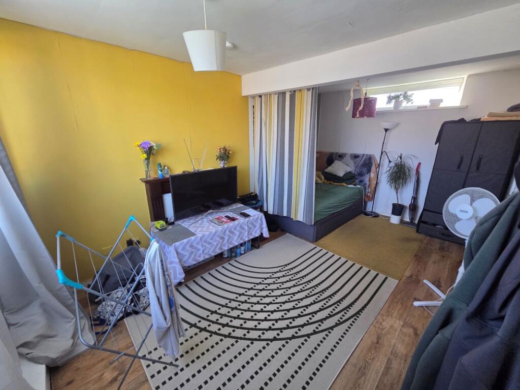 41 Tudor Court, Tipton, West Midlands, DY4 8UX photo 2