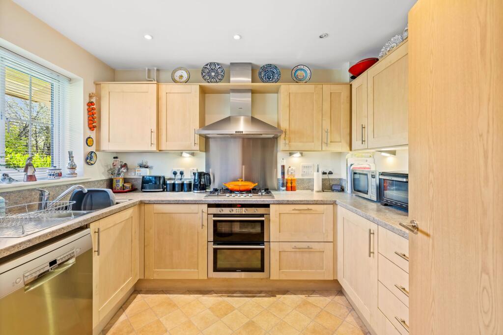 Sycamore Drive, Burgess Hill, RH15 photo 3