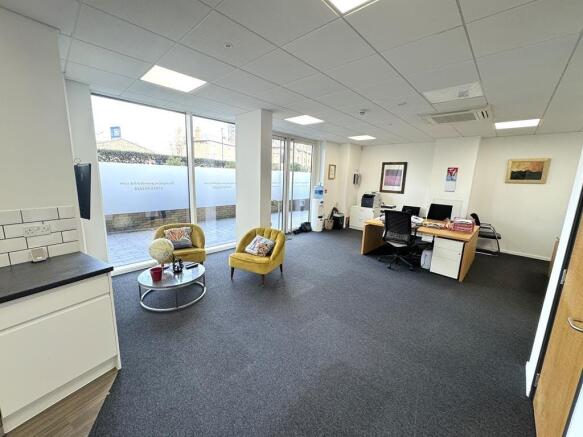 Kew Bridge Unit 2 Brentford 3.jpg