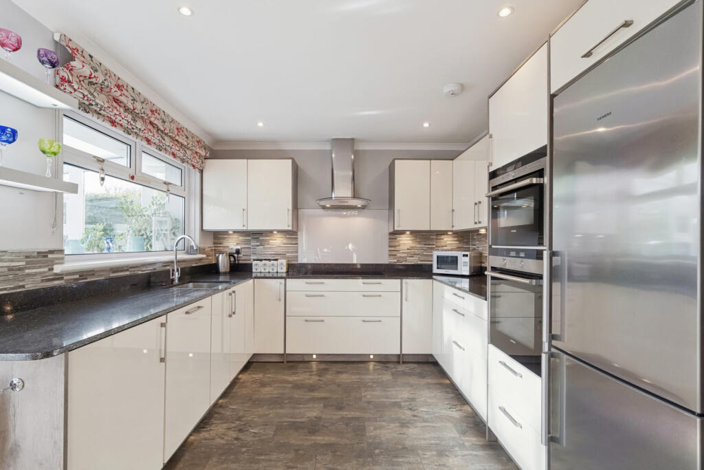 House in Crosslee, Craigends, Renfrewshire - View 4