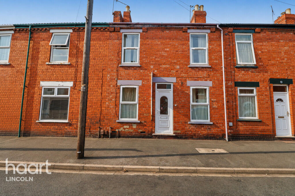 3-bed terraced on Henley Street, Lincoln, £100,000