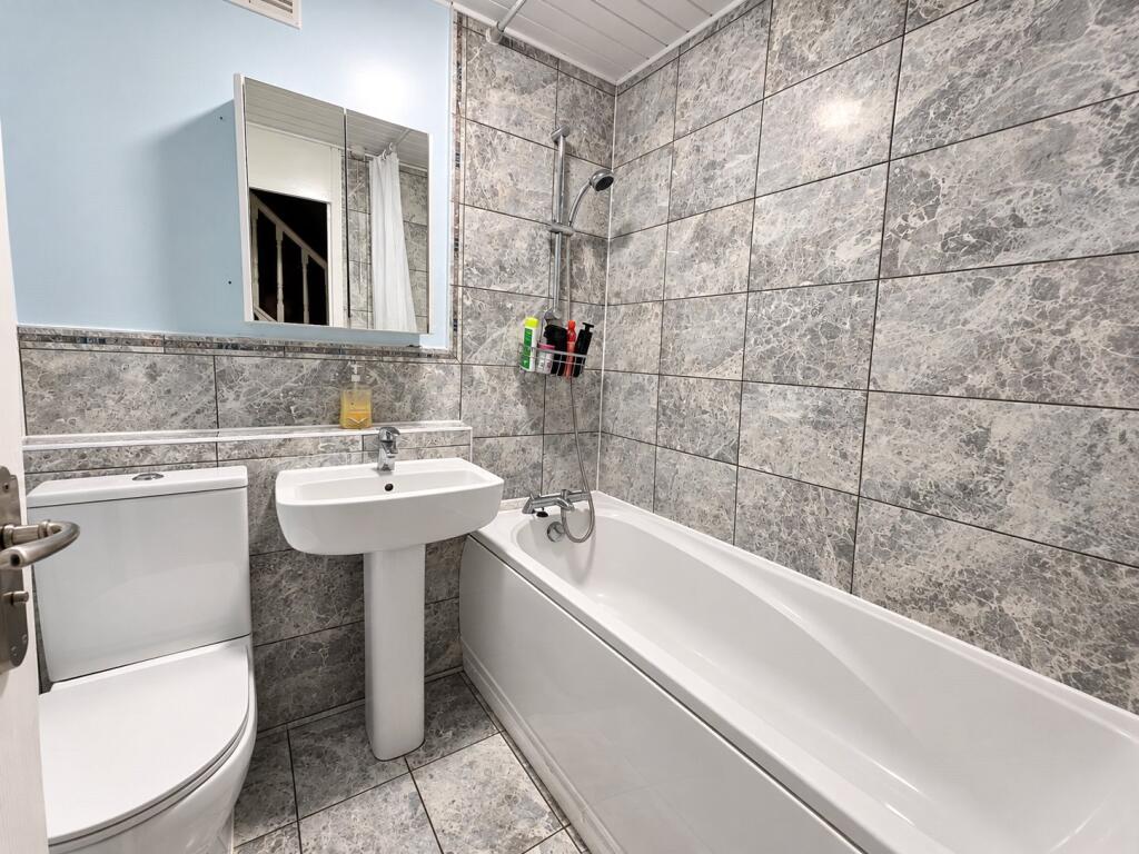 House in London - View 3