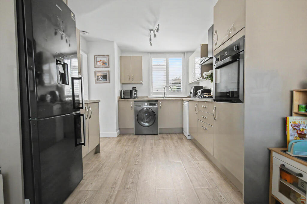 House in Dartford - More