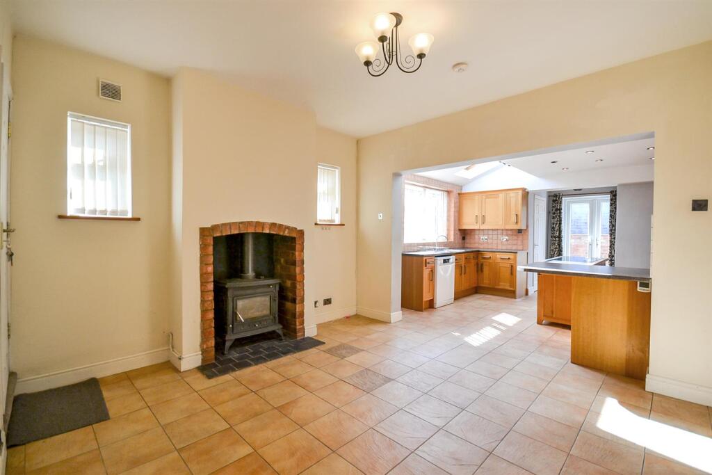 Nursery Road, Radcliffe-On-Trent, Nottingham photo 4