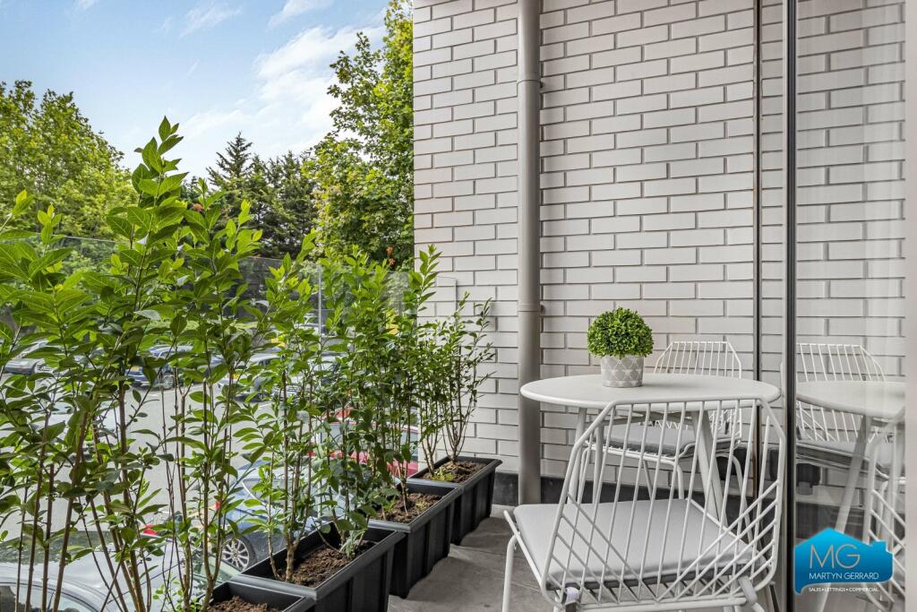 High Road, Whetstone, London, N20 - View 6