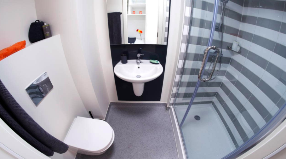 Apartment in Newcastle upon Tyne - View 4