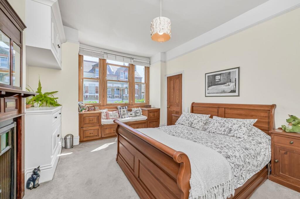 House in London - View 5