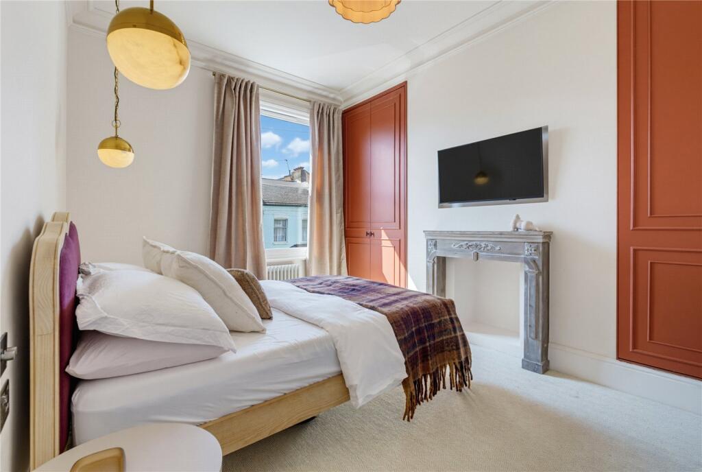Apartment in London - More