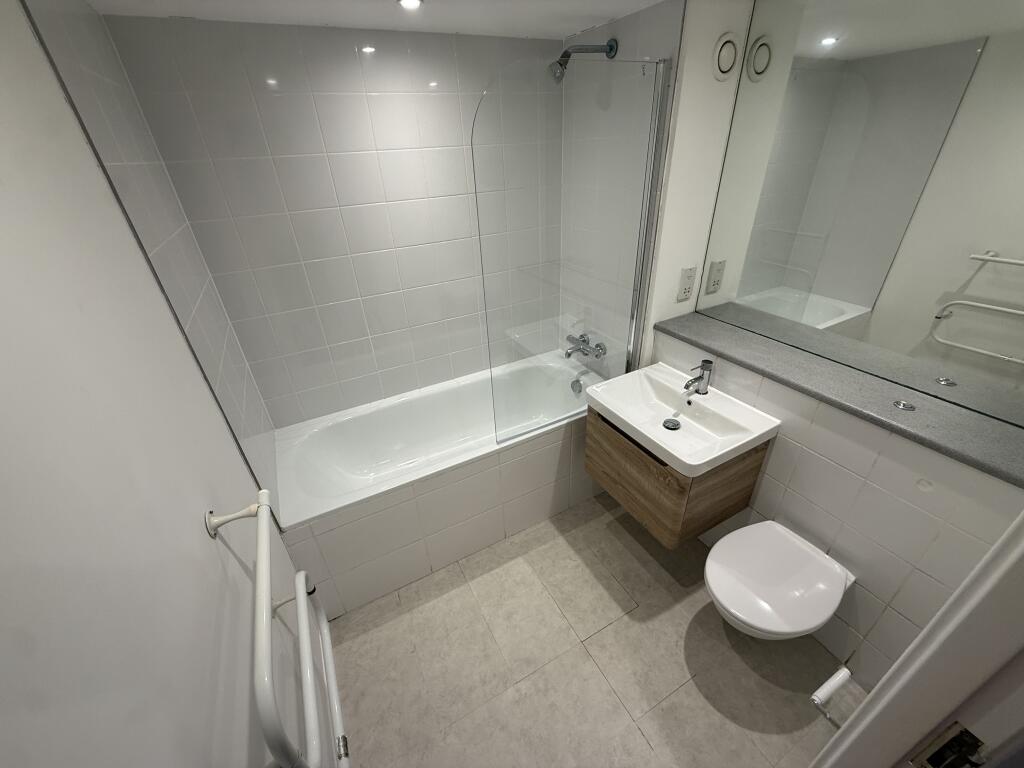 Apartment in Manchester, Strangeways - View 4
