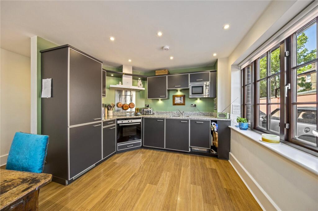 Apartment in Twickenham - View 5