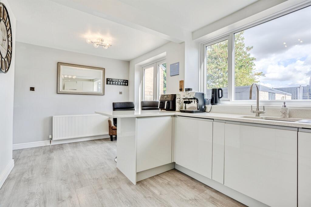 House in Wakefield - View 5