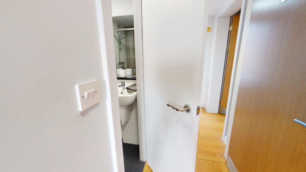 Apartment in Liverpool - More