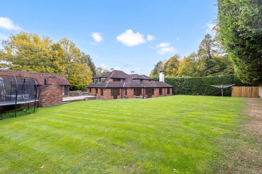 House in Horsham, Highwood - View 5