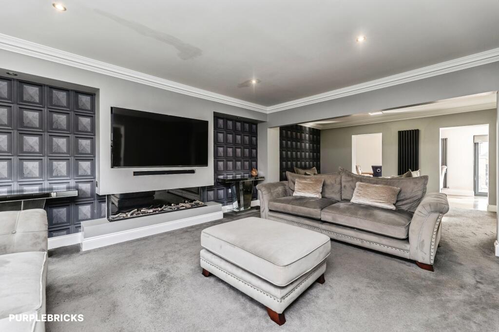 House in Wakefield - View 5