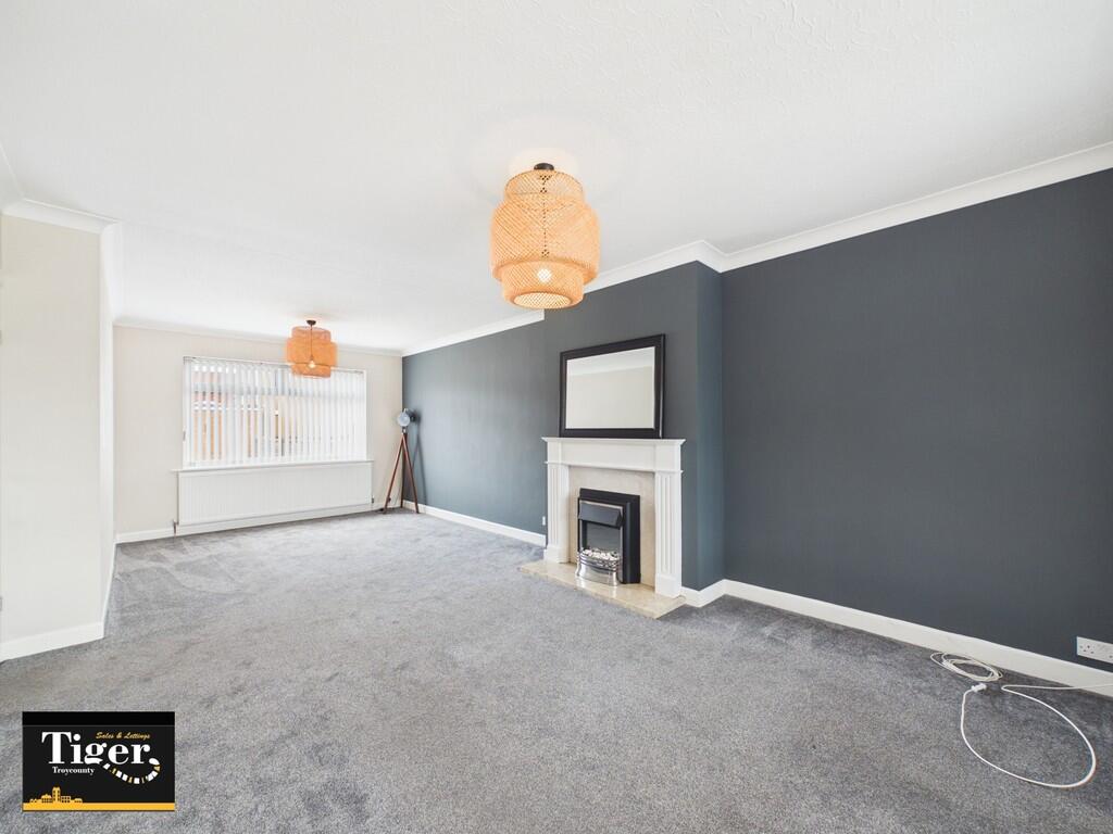 House in Blackpool, Squires Gate - More