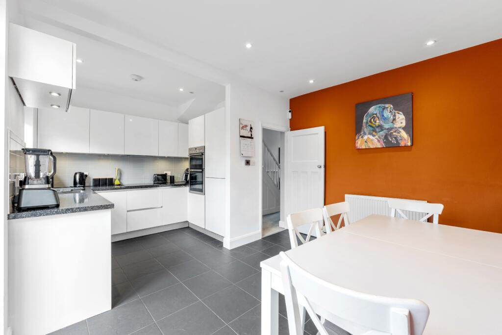 House in Kingston upon Thames - More