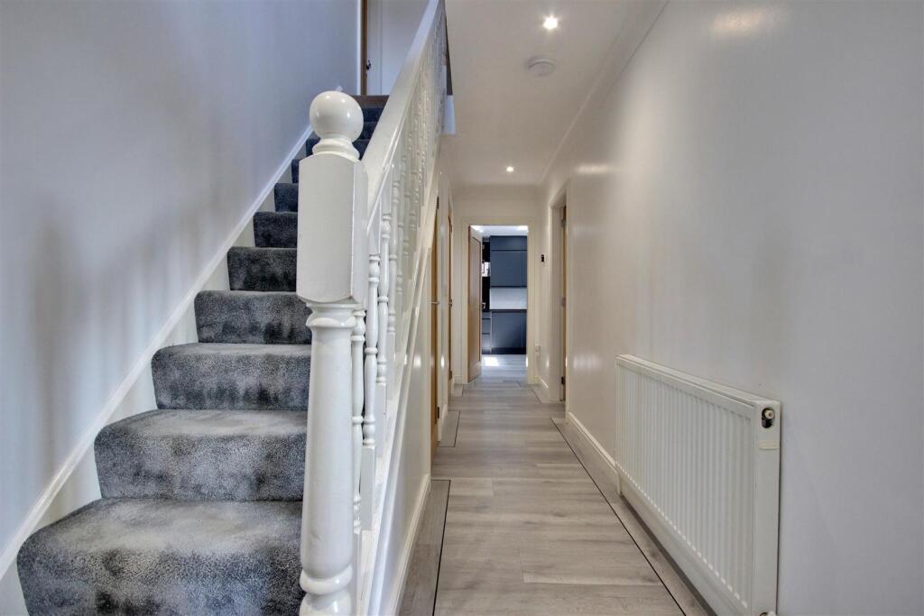 Ashleigh Drive, Beeford, Driffield photo 5