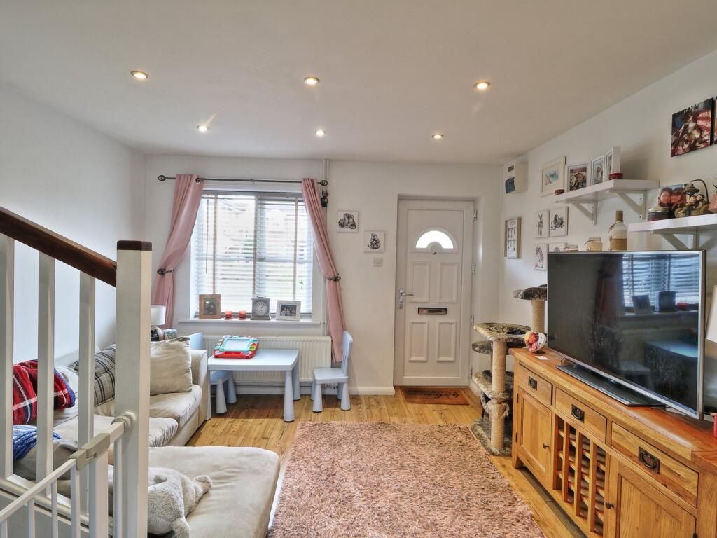 Alder Close, Eaton Ford, St Neots, PE19 photo 2