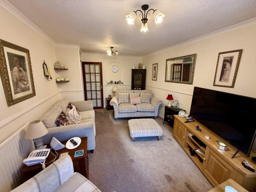 Lilac Close, Bordon, Hampshire photo 3