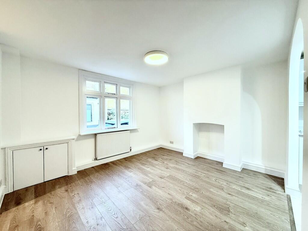Main image of property: High Street, AL3