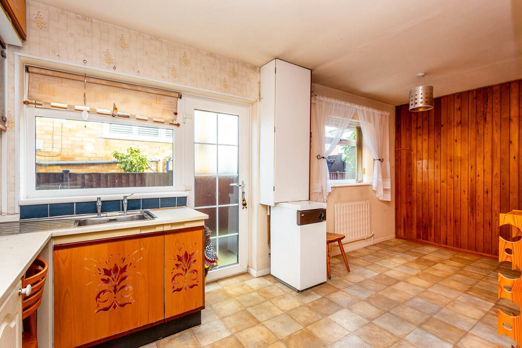 House in Higham Ferrers, North Northamptonshire - More
