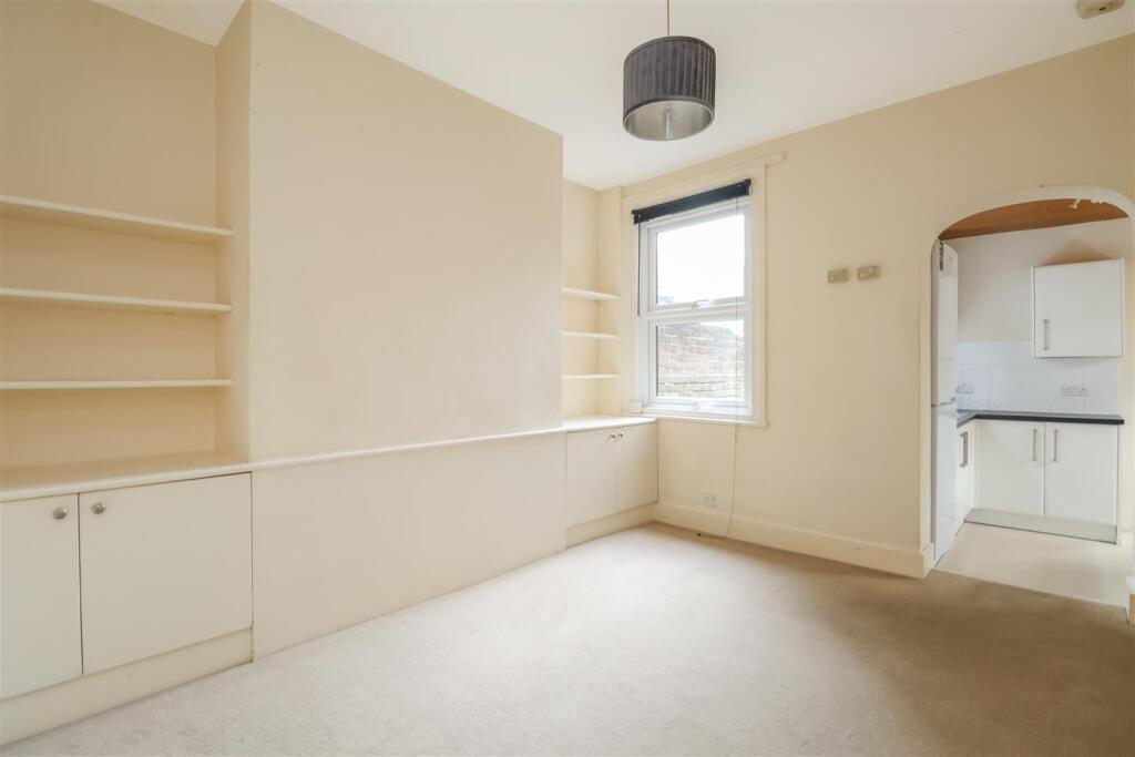 House in Redhill - View 5