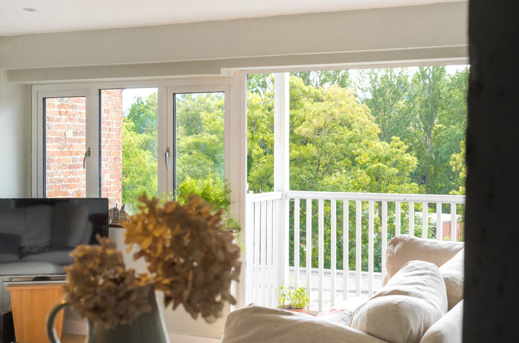 House in Guildford, Surrey - View 5